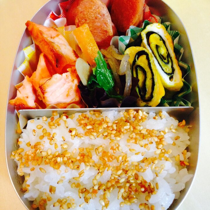 ★お弁当のおかず♪ぐるぐる焼き海苔入りの卵焼き